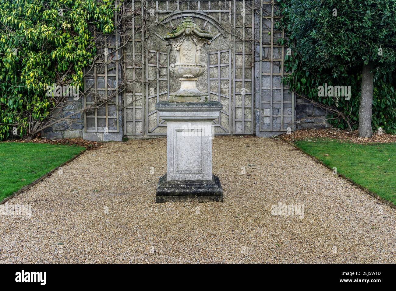 L'hôpital Royal Kilmainham, l'un des nombreux monuments et sculptures des jardins officiels de l'hôpital Royal, Kilmainham, Dublin, Irlande. Banque D'Images