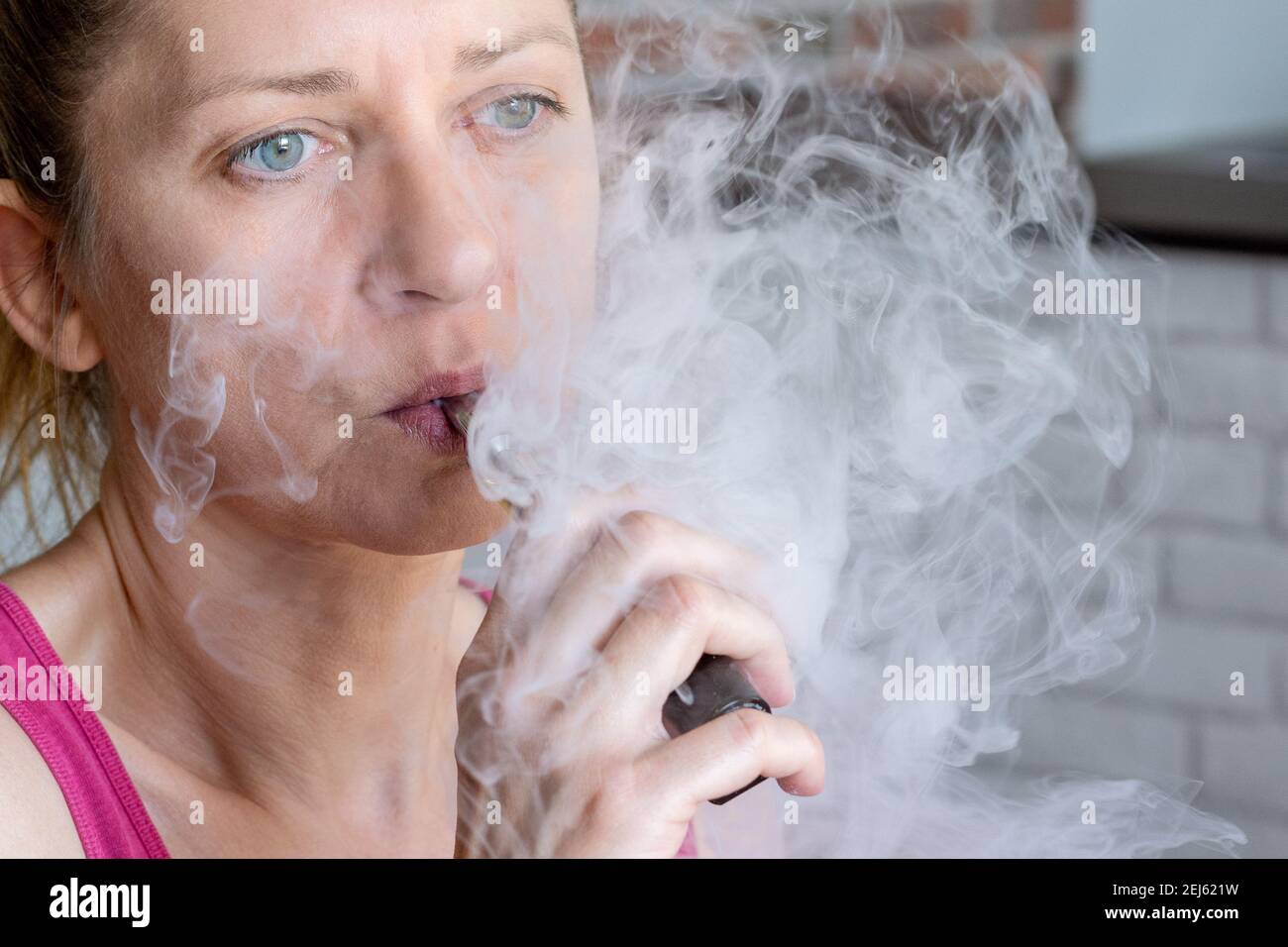 elfbar nachfüll pod läuft aus Cigarette électronique pour vapoteur intensif main image 1