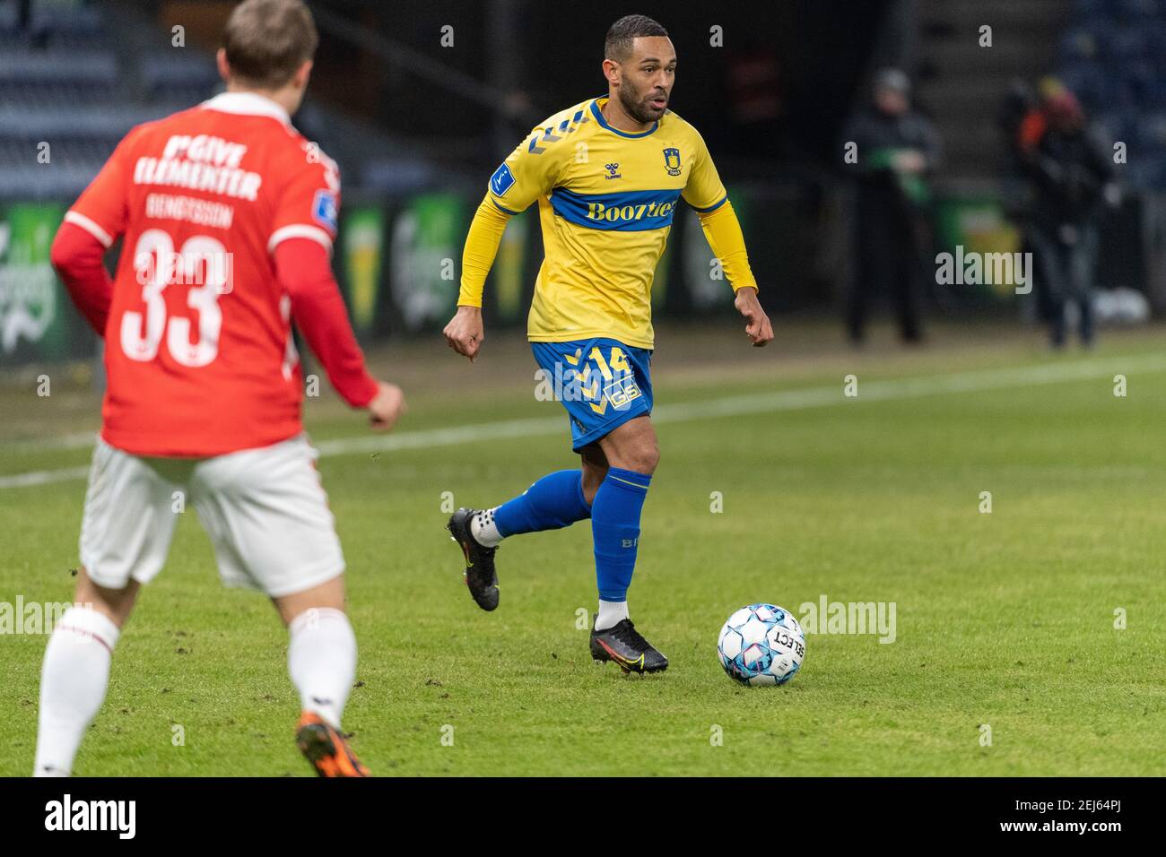 Broendby, Danemark. 21 février 2021. Kevin Mensah (14) de Broendby SI on le voit dans le match 3F Superliga entre Broendby IF et Vejle Boldklub à Broendby Stadion, Broendby, Danemark. (Crédit photo : Gonzales photo/Alamy Live News Banque D'Images