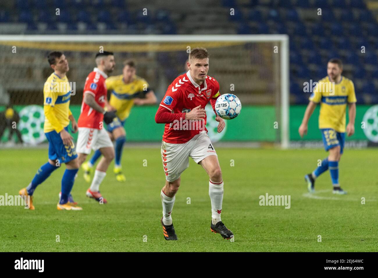 Broendby, Danemark. 21 février 2021. Juhani Ojala (4) de Vejle Boldklub vu dans le match 3F Superliga entre Broendby IF et Vejle Boldklub à Broendby Stadion, Broendby, Danemark. (Crédit photo : Gonzales photo/Alamy Live News Banque D'Images