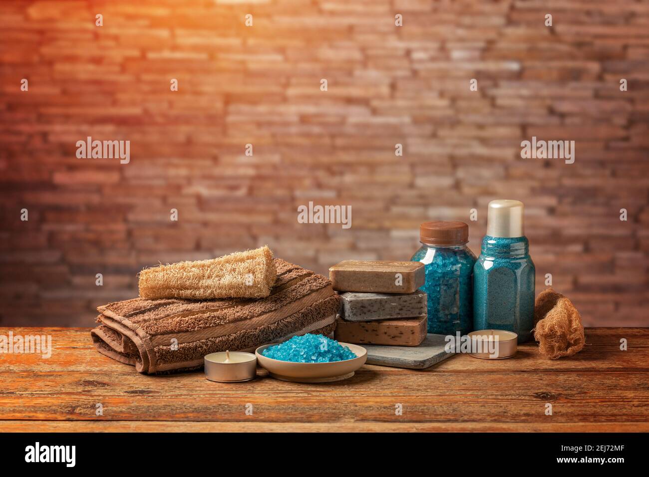 Concept spa, composition de soins spa avec sel de bain naturel et savon Banque D'Images