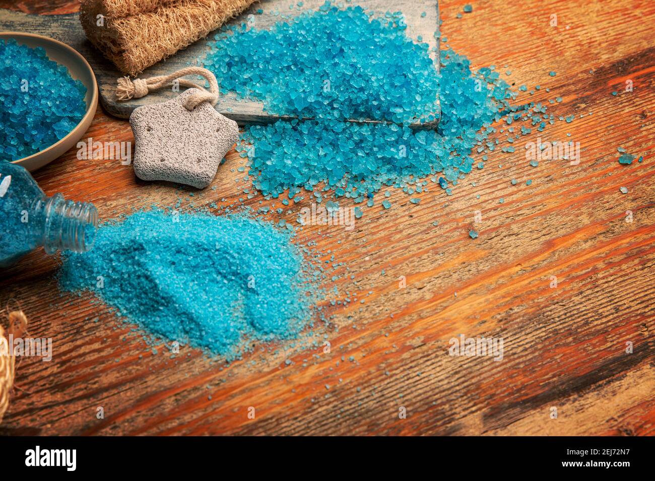Sel bleu spa pour le bain. Soins de santé naturels. Beauté, thérapie saine. Copier l'espace Banque D'Images