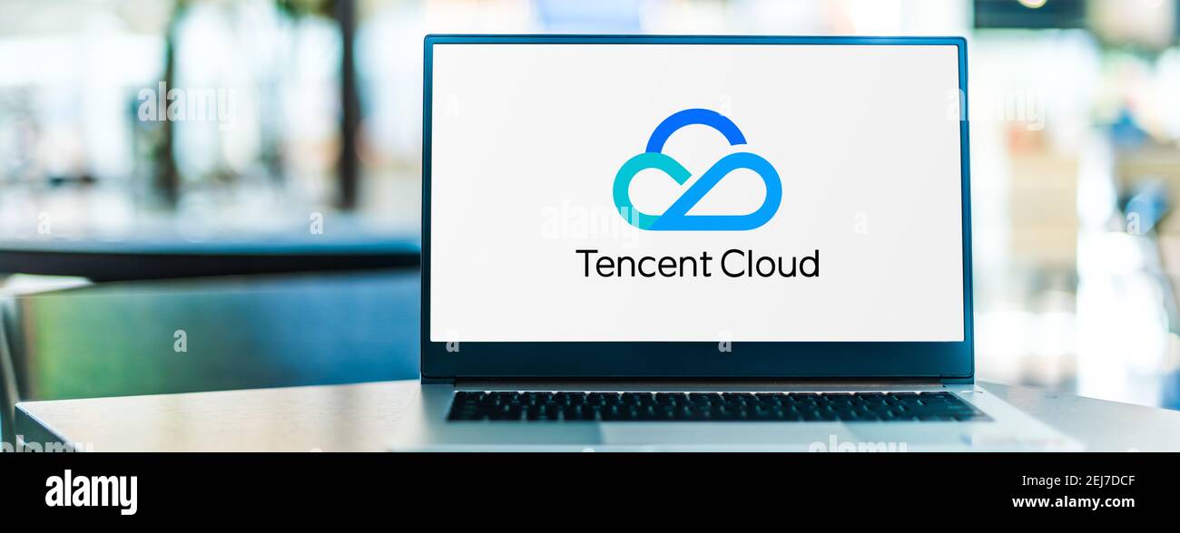 POZNAN, POL - SEP 23, 2020 : ordinateur portable affichant le logo de Tencent Cloud, service de calcul de cloud hautes performances fourni par Tencent, Banque D'Images