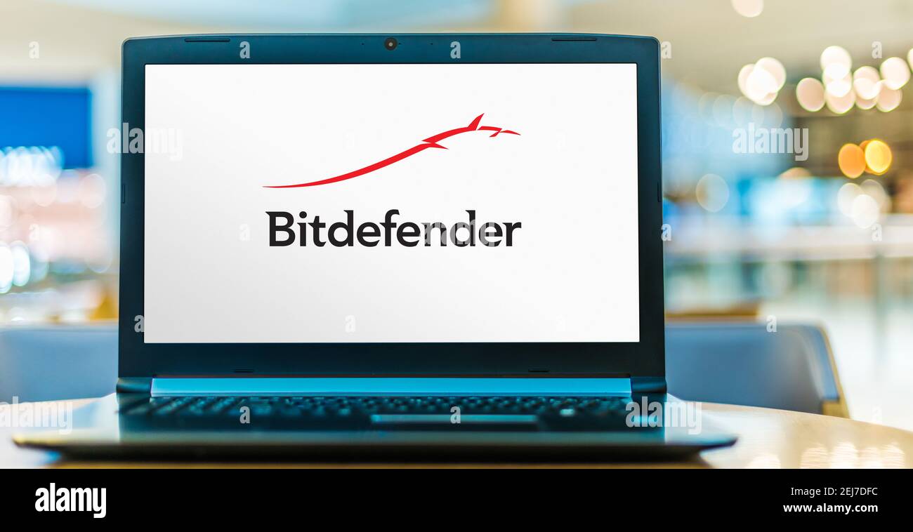 POZNAN, POL - SEP 23, 2020: Ordinateur portable affichant le logo de Bitdefender, une société roumaine de cybersécurité et de logiciels anti-virus Banque D'Images