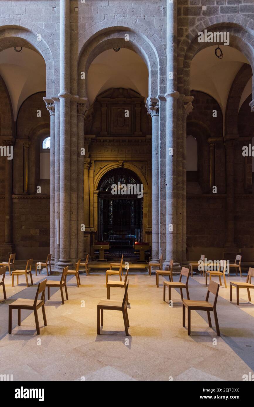 Saint-Jacques-de-Compostelle, Espagne - 18 juillet 2020 : vue intérieure de la cathédrale de Saint-Jacques. Visualiser pendant la pandémie COVID-19 sans personne Banque D'Images