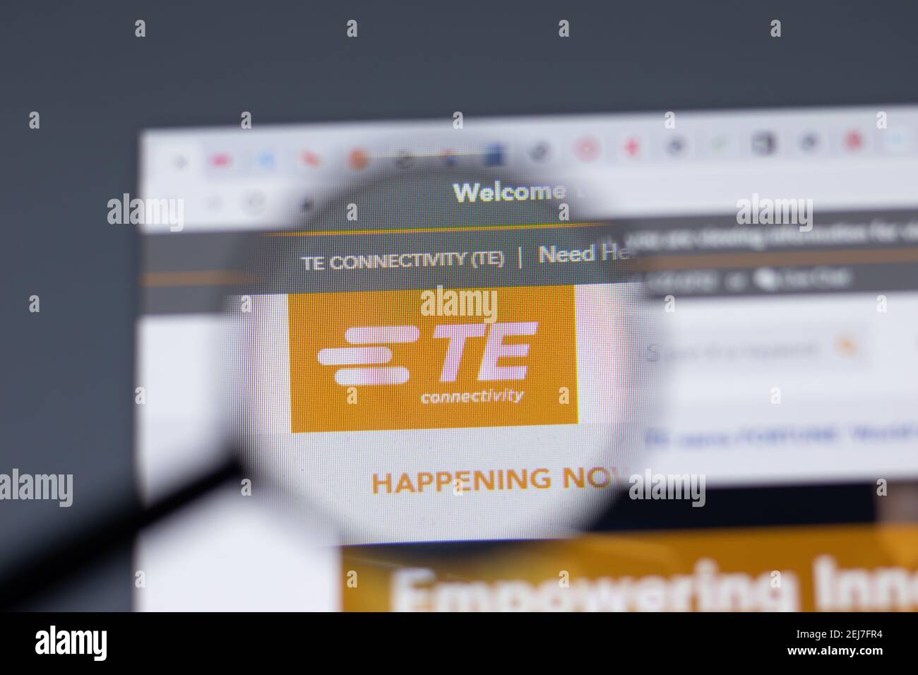 New York, Etats-Unis - 17 février 2021 : gros plan du logo TE Connectivity sur la page du site Web, Editorial Banque D'Images