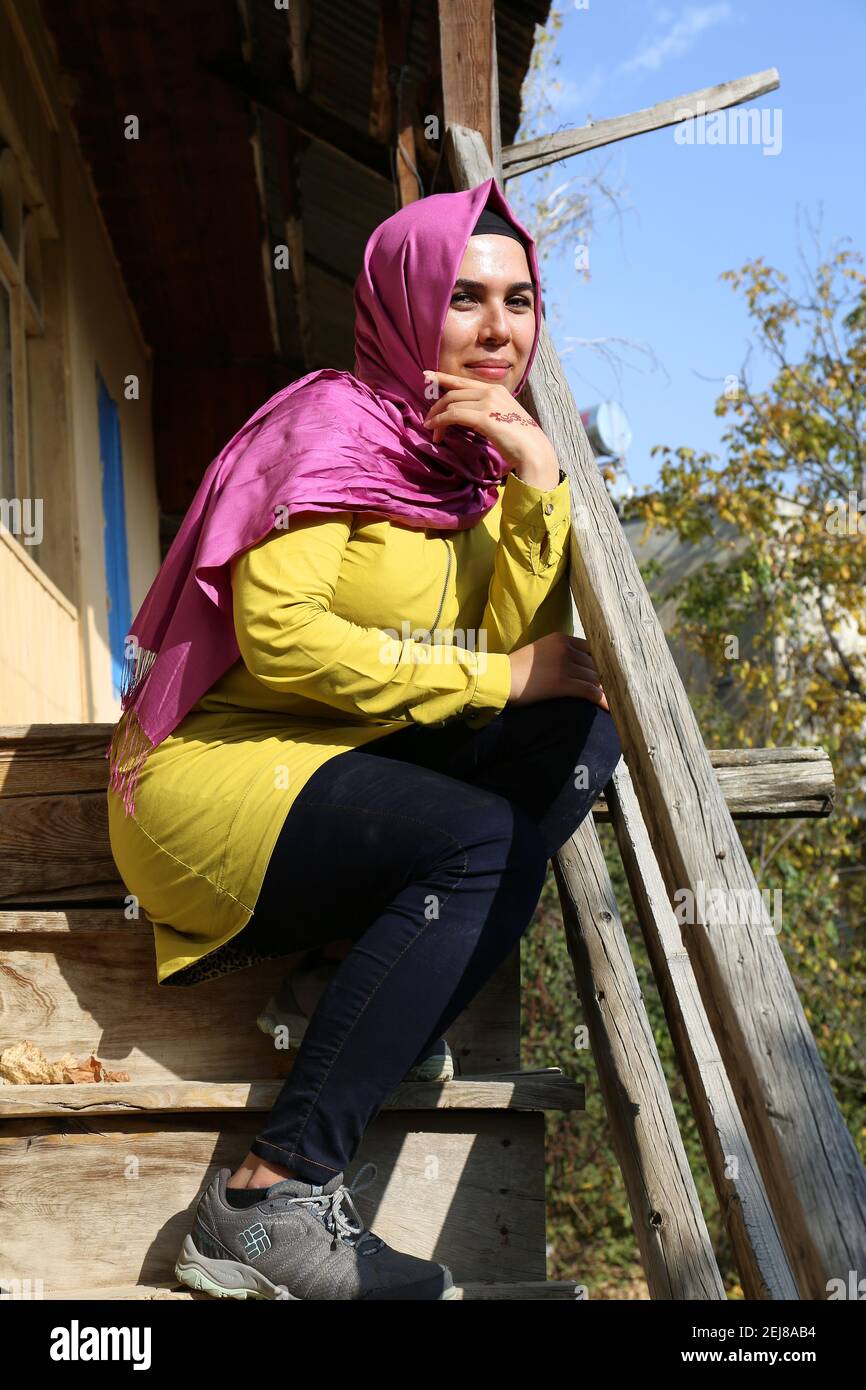 Turkish hijab girl Banque de photographies et d'images à haute résolution -  Alamy