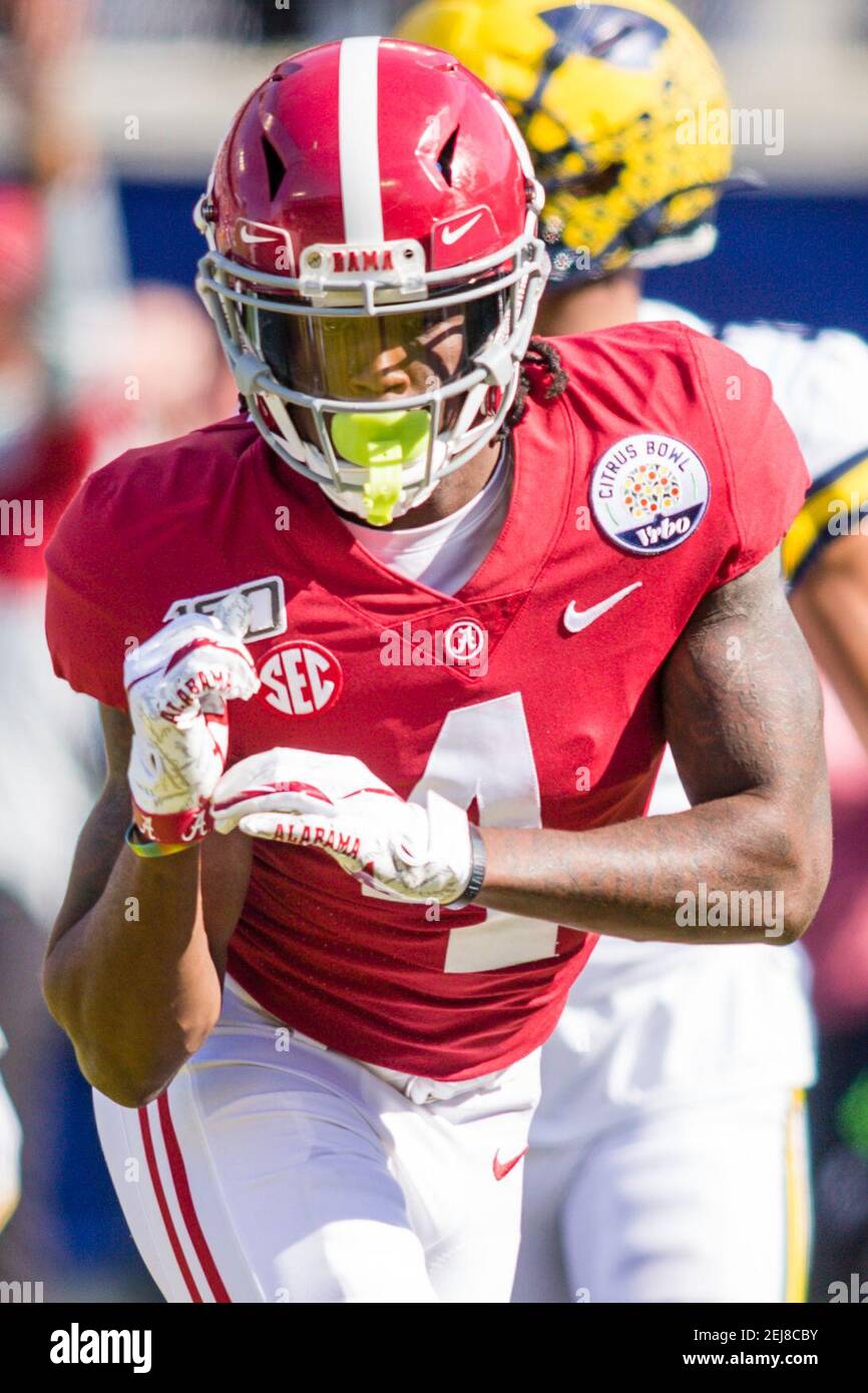 1er janvier 2020 : Jerry Jeudy, un grand receveur de l'Alabama (4), danse pour célébrer un touchdown lors du VRBO Citrus Bowl entre les Wolverines du Michigan et la marée cramoisi de l'Alabama au Camping World Stadium d'Orlando, en Floride. Mat Gdowski/(photo de Mat Gdowski/CSM/Sipa USA) Banque D'Images