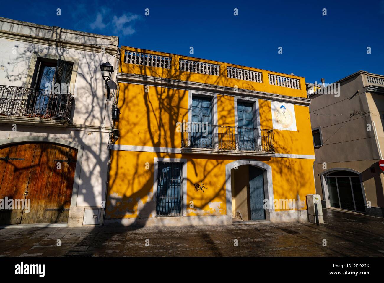 Place de la ville pendant la crise Covid 19. Placa Barcelona, Sant Cugat del Valles, Barcelone, Catalogne, Espagne Banque D'Images