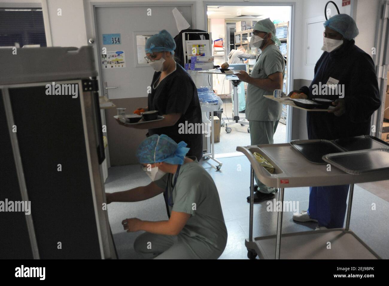Distribution des repas à l'hôpital Banque D'Images
