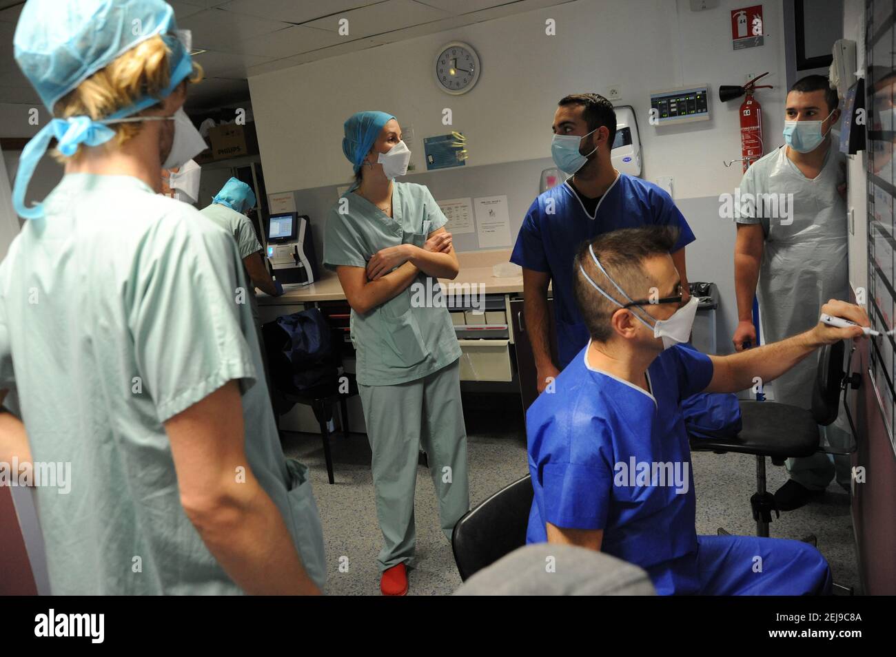 Réunion de transmission à l'hôpital Banque D'Images