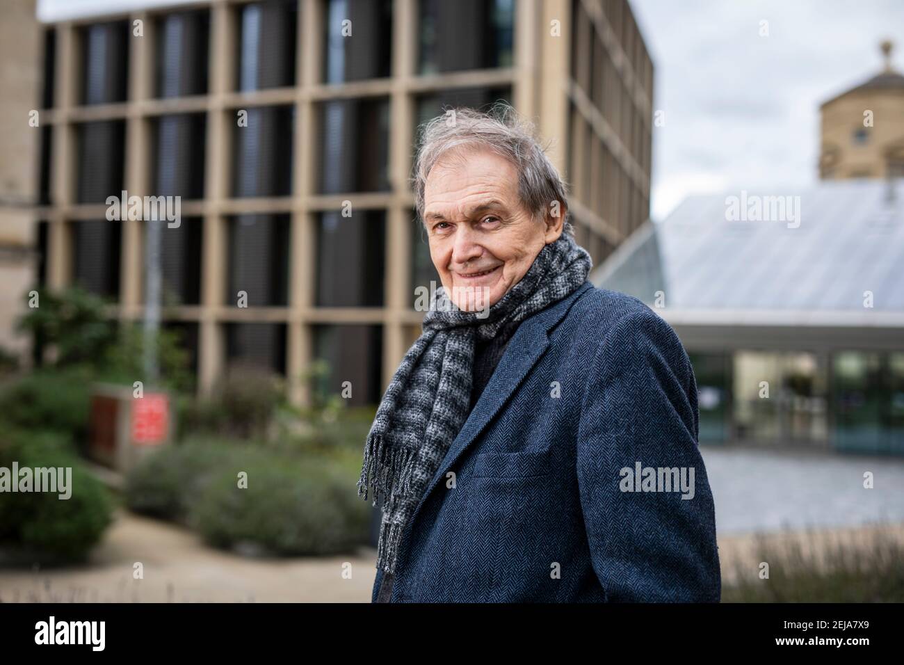 Sir Roger Penrose, professeur émérite à l'Institut mathématique de l'Université d'Oxford. Il a reçu le prix Nobel de physique. Banque D'Images