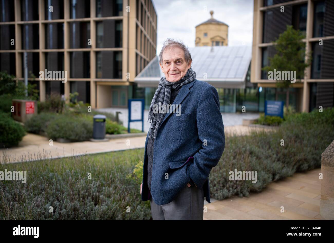 Sir Roger Penrose, professeur émérite à l'Institut mathématique de l'Université d'Oxford. Il a reçu le prix Nobel de physique. Banque D'Images