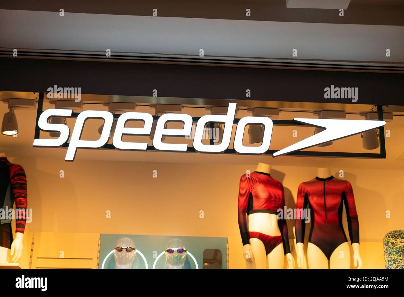 Boutique et logo Speedo vus à Shanghai. (Photo par Alex Tai / SOPA Images /  Sipa USA Photo Stock - Alamy