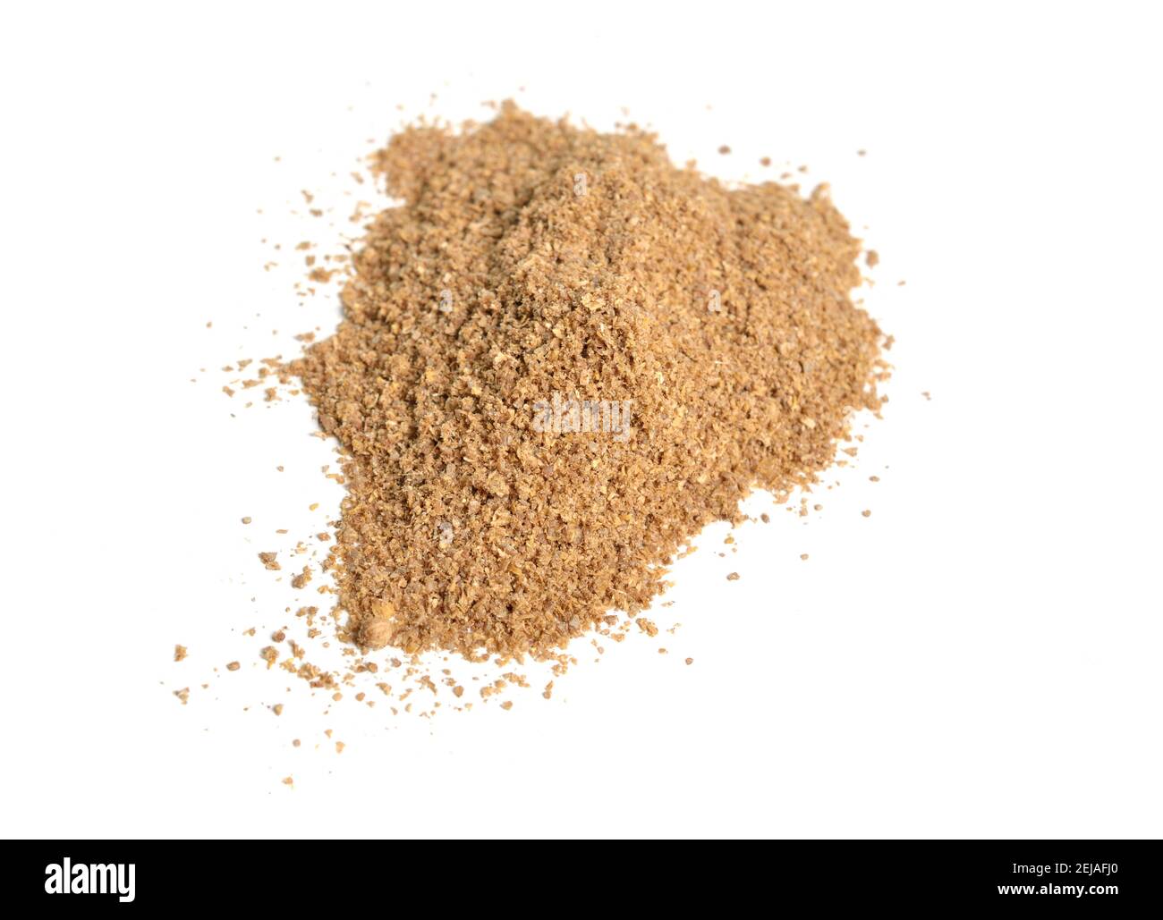 Poudre de graines de coriandre. Il est également connu sous le nom de persil chinois, dhania ou coriandre. Isolé. Banque D'Images