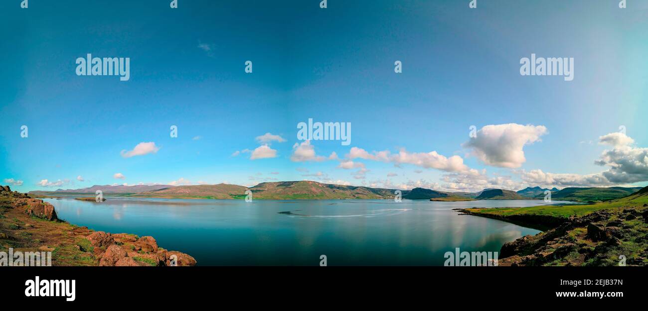 Lac calme dans le paysage de l'islande Banque D'Images