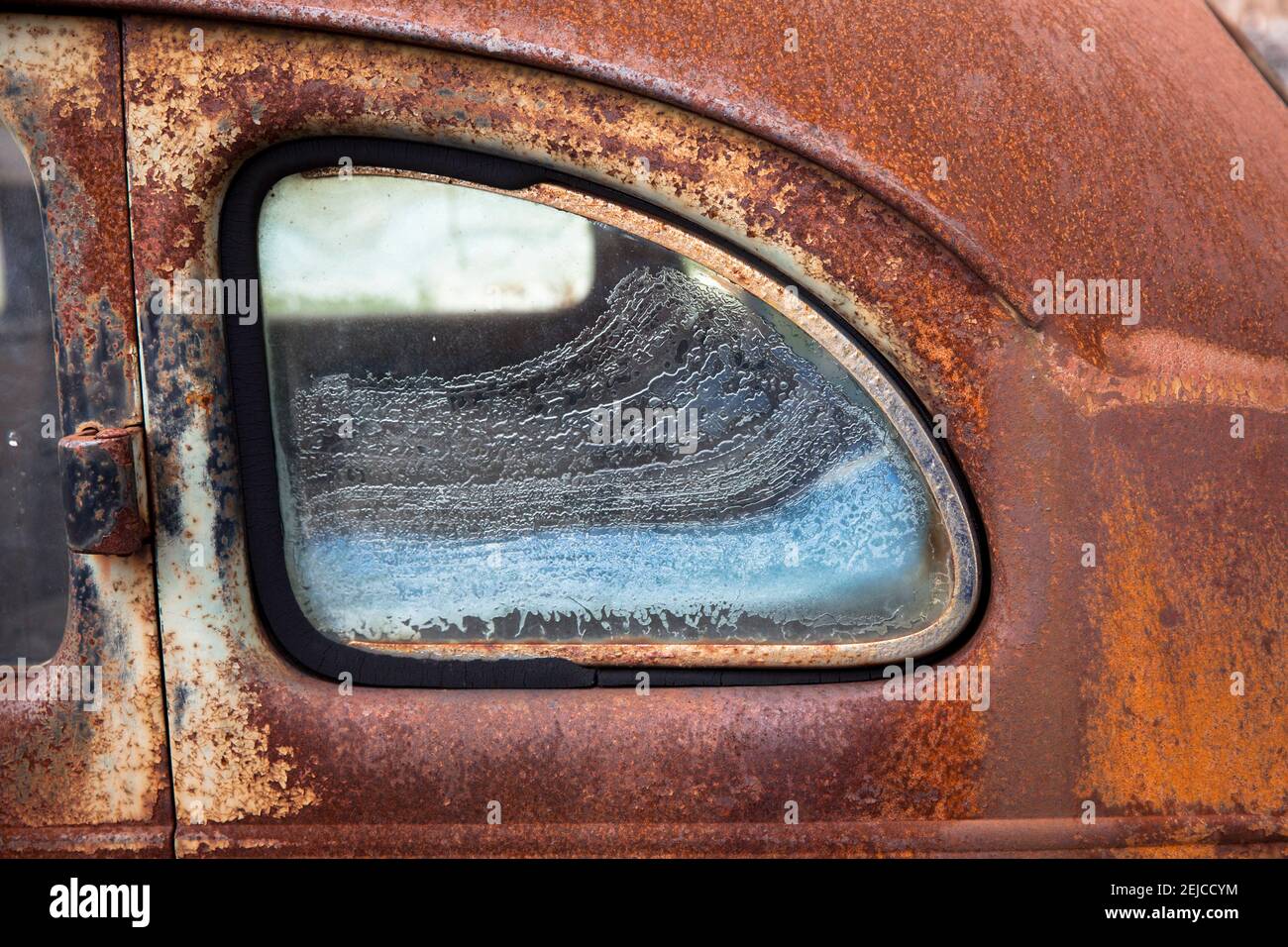 Vereiste 6 Scheibe eines verrosteten Pontiac 6 aus den 1930er Jahren, Auto, Oldt Banque D'Images