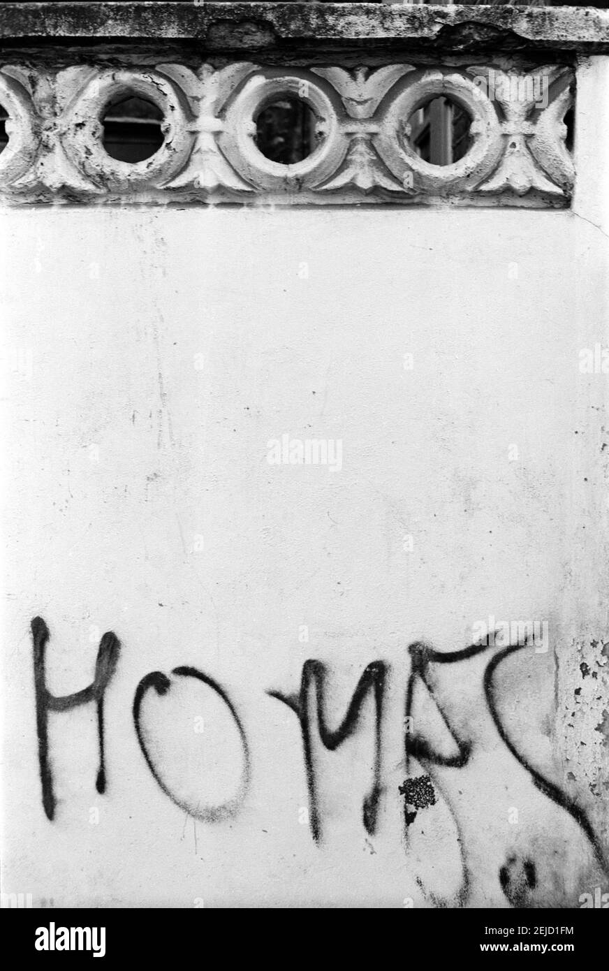 Royaume-Uni, West London, Notting Hill, 1973. Graffiti 'Homess'. Banque D'Images