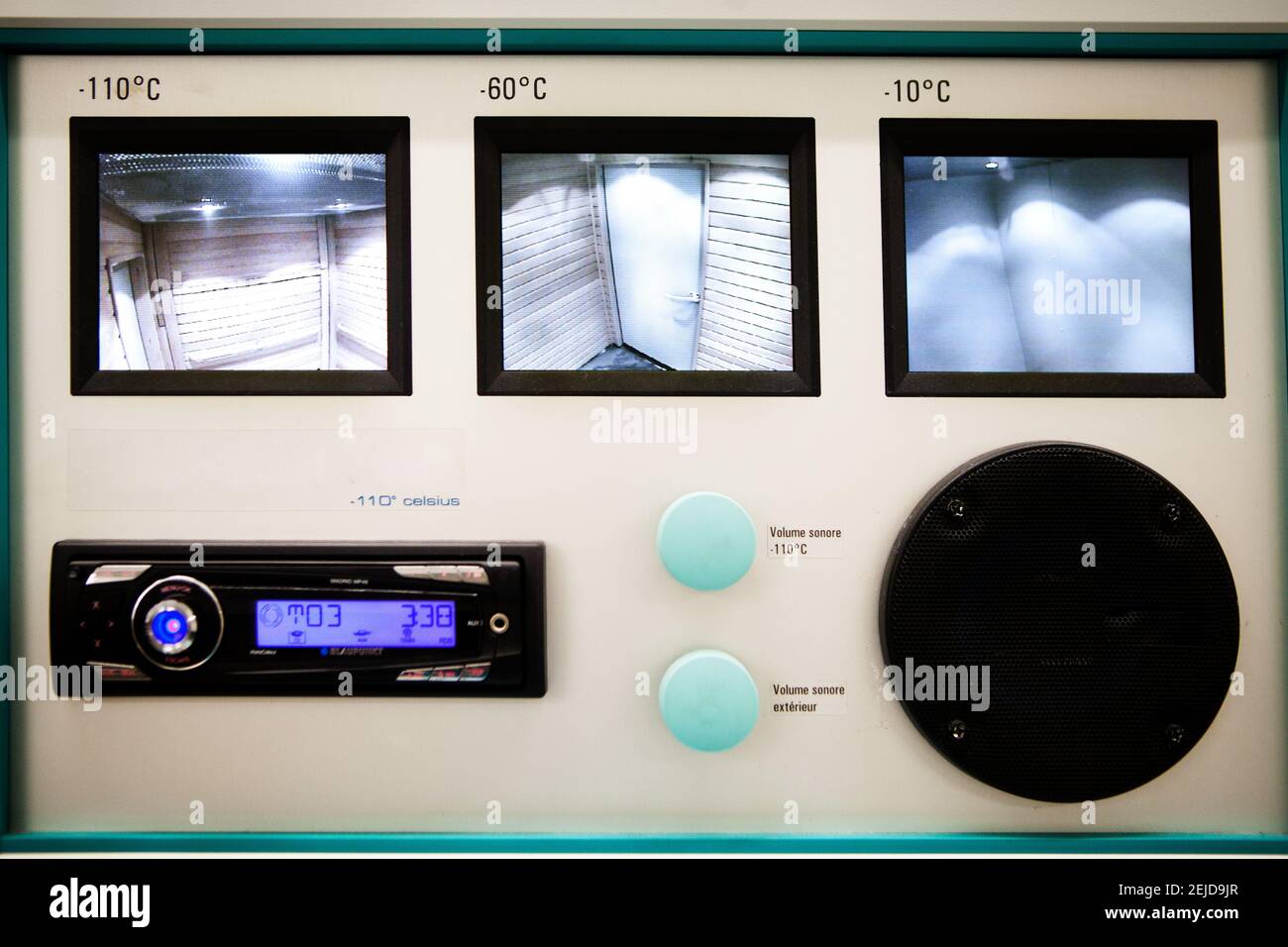 Chambre de cryothérapie corps entier à trois niveaux pour la récupération des athlètes. Banque D'Images