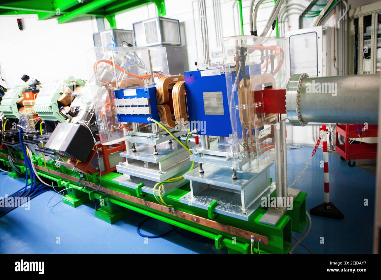 Hadronthérapie oncologique pour le traitement du cancer avec des hadrons, des protons ou des ions carbone, vue du synchrotron. Banque D'Images