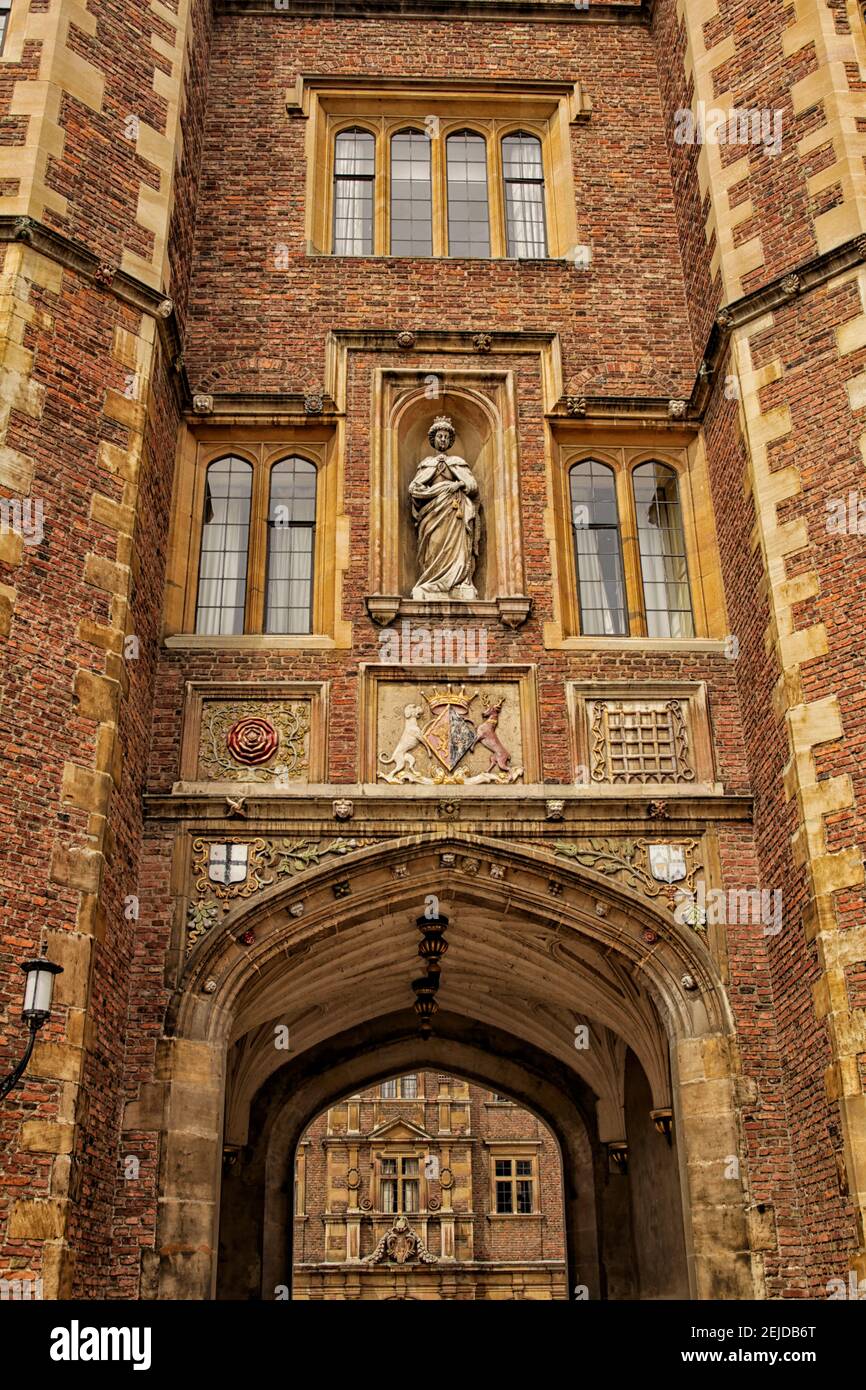 Queens College Old court et porte principale à l'université de Cambridge, Cambridge, Angleterre, Royaume-Uni Banque D'Images