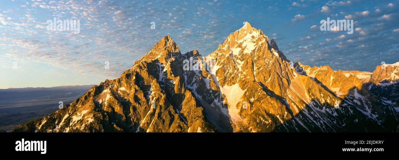 Chaîne de montagnes au lever du soleil, chaîne de Teton, parc national de Grand Teton, Wyoming, États-Unis Banque D'Images
