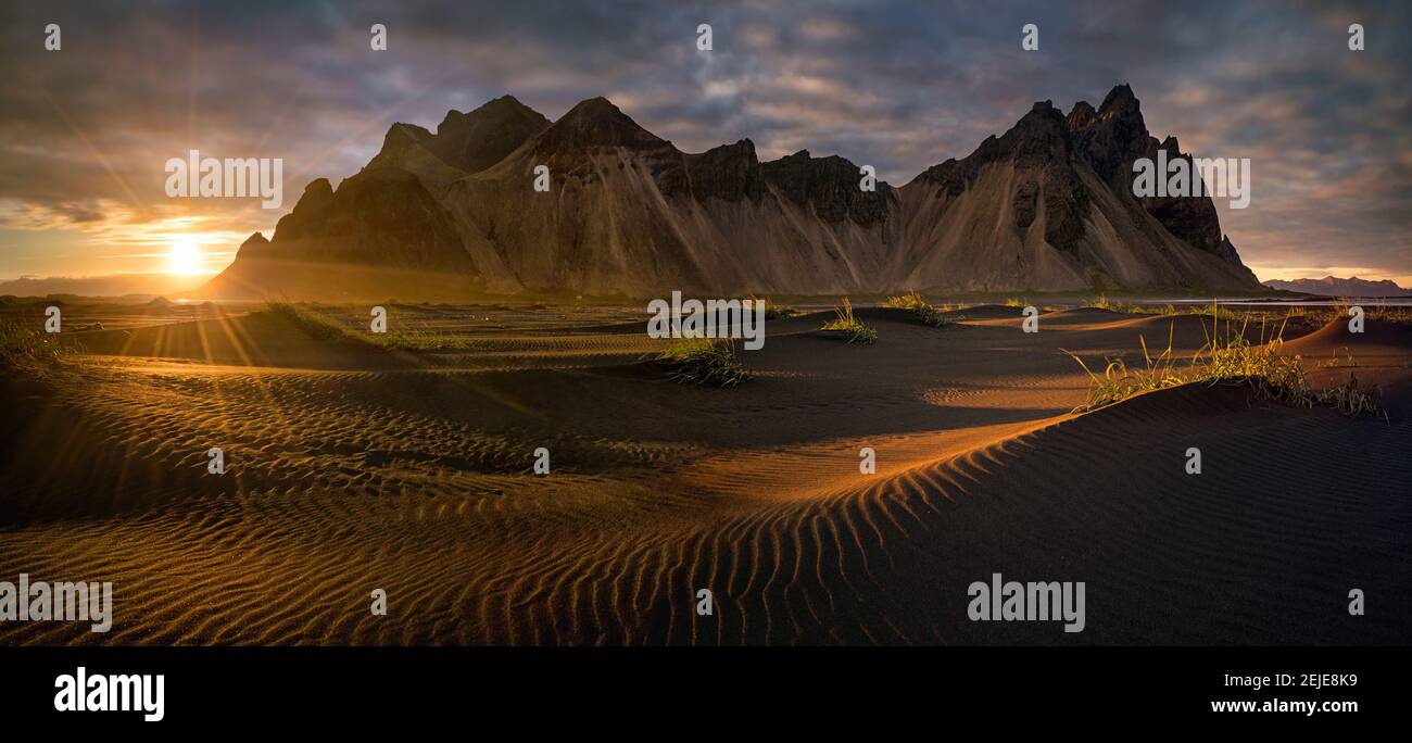 Coucher du soleil à Stokksnes Beach, de l'Islande Banque D'Images