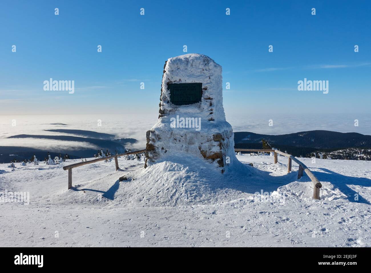 Nuages inverses près de Horni Misecky, montagnes Giant, République Tchèque, 21 février 2021. Photo du mémorial de Bohumila Hanc et Vaclav Vrbata. (CTK Phot Banque D'Images