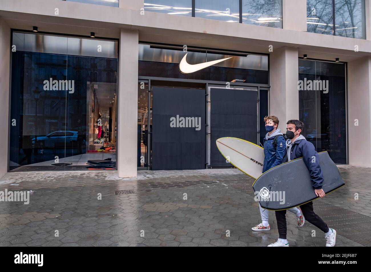 Boutique Nike sur le Passeig de Gracia, Barcelone, Catalogne, Espagne Photo  Stock - Alamy