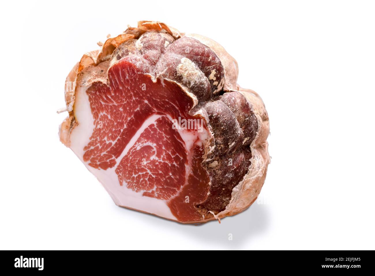 Jambon Culatello de Zibello, Parme, Italie, salami italien coupé sur blanc Banque D'Images