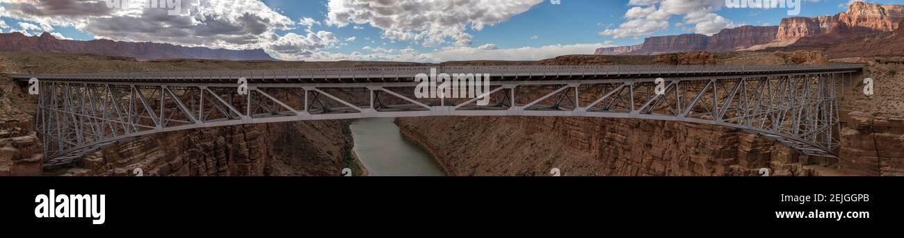 Pont sur une rivière, pont Navajo, fleuve Colorado, Marble Canyon, Arizona, États-Unis Banque D'Images