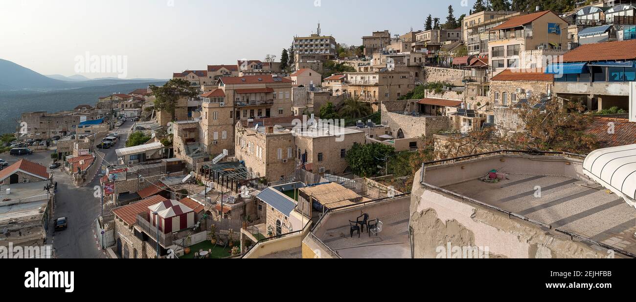 Vue sur les maisons d'une ville, Safed (Zfat), Galilée, Israël Banque D'Images