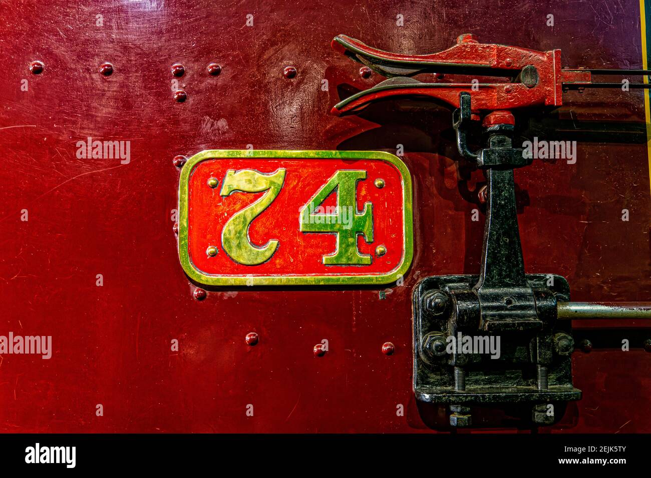 Cultra, Irlande du Nord. 3 mai 2016. NCC 4-4-0 Locomotive à vapeur no 74 Dunluce Castle (1950) au Musée folklorique et de transport d'Ulster à Cultra. Banque D'Images