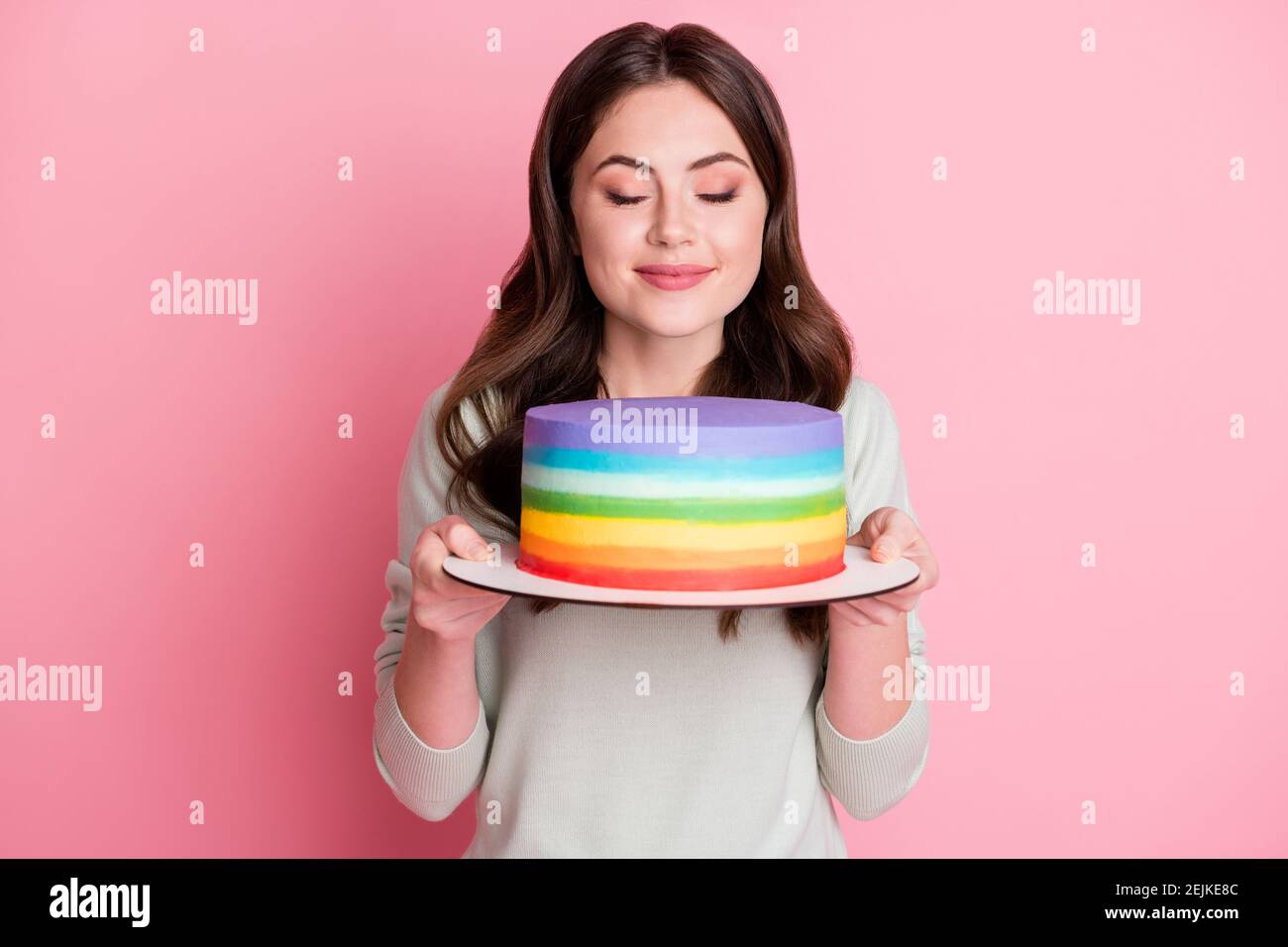 Rainbow Cake On Pink Banque D Image Et Photos Alamy