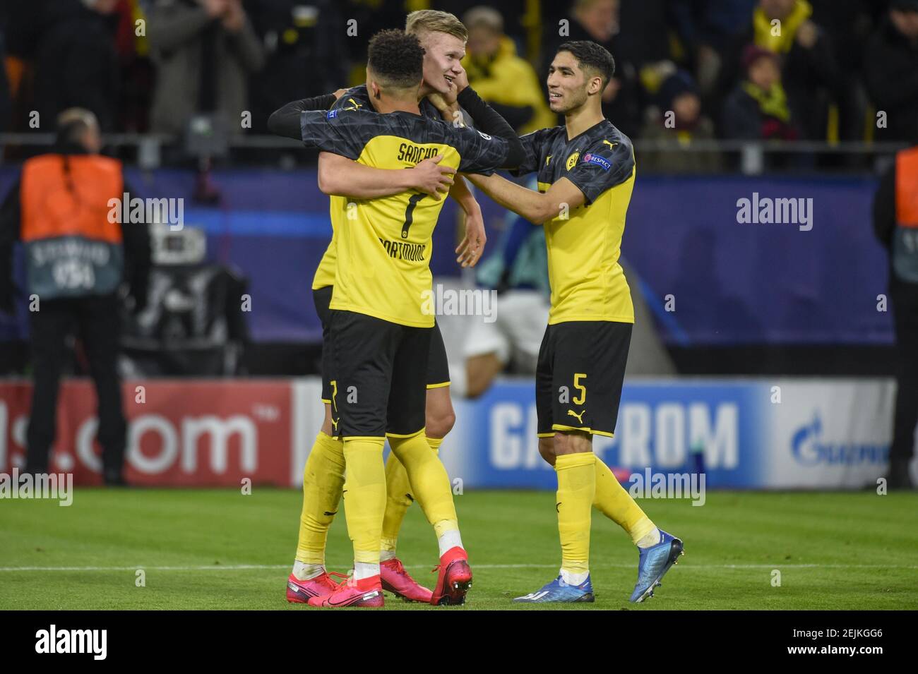 Erling Braut Haaland de Borussia fête ses scores avec Jadon Sancho de Borussia et Achraf Hakimi de Borussia lors du match de 16 de la Ligue des champions de l'UEFA entre Borussia Dortmund et Paris-Saint Germain au parc signal Iduna à Dortmund, en Allemagne, le 18 février 2020 (photo par Andrew SURMA/ SIPA USA). Banque D'Images