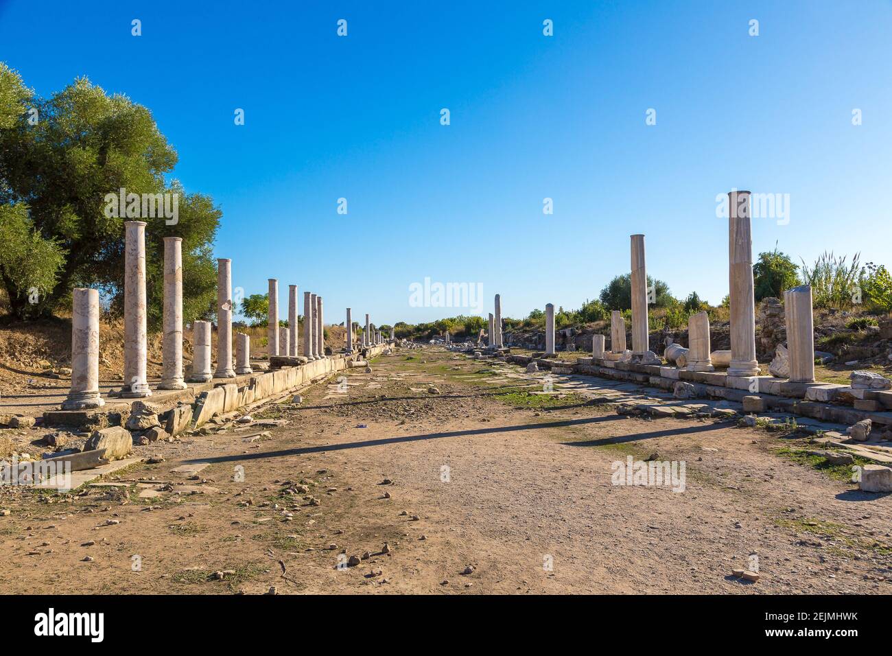 Ruines d'agora, ville ancienne à côté d'une belle journée d'été, Antalya, Turquie Banque D'Images