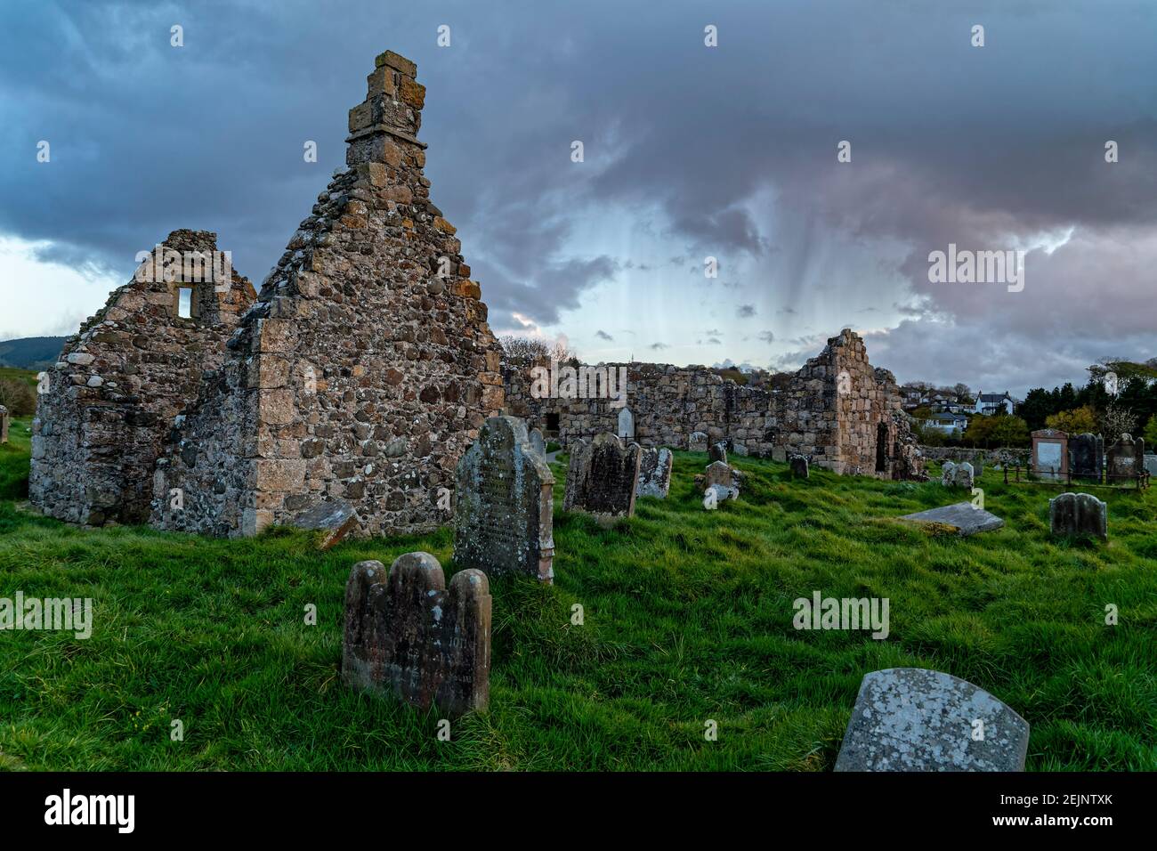 Ballycastle, Irlande du Nord. 29 avril 2016. Le Bonamargy Friary est un petit monastère irlandais en ruines situé à l'entrée de Ballycastle. Banque D'Images