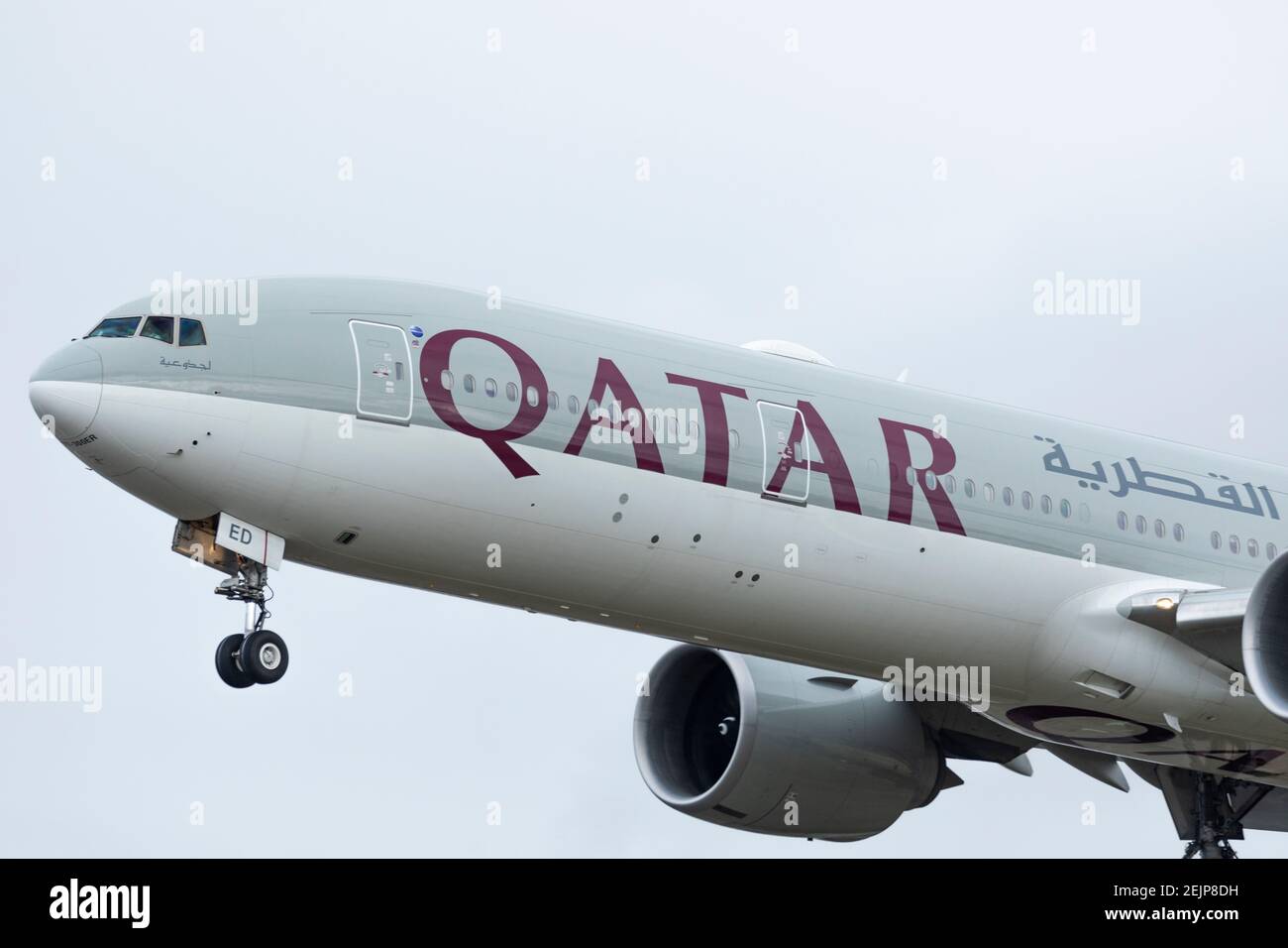 Qatar Airways Boeing 777 enregistrement A7-BED décollage le 26 septembre 2020 de l'aéroport de Londres Heathrow, Middlesex, Royaume-Uni Banque D'Images