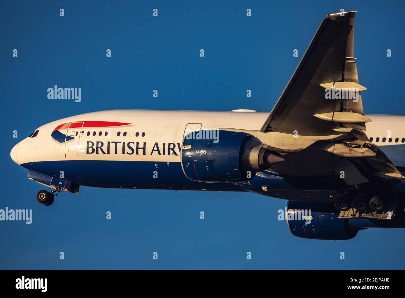Gros plan de British Airways Boeing 777 enregistrement G-VIIJ décollage le 29 décembre 2019 de l'aéroport de Londres Heathrow, Middlesex, Royaume-Uni Banque D'Images