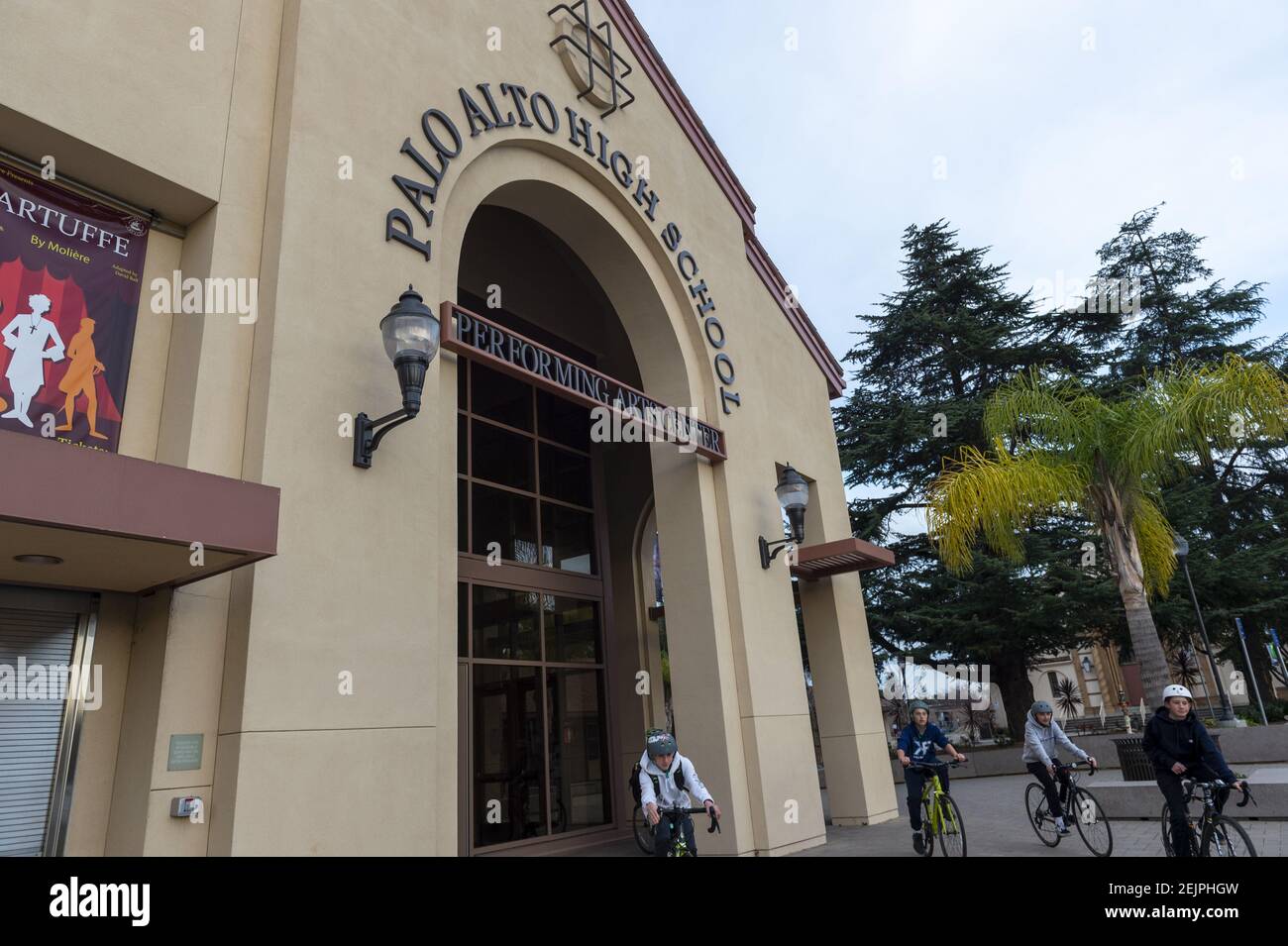L'école secondaire Palo Alto est vue à Palo Alto, Californie, États-Unis, le 28 février 2020. Les responsables du district scolaire de Palo Alto ont appris qu'un parent de deux élèves peut avoir été exposé au nouveau coronavirus, COVID-19. Les deux élèves, qui fréquentent l'école secondaire Palo Alto et l'école secondaire JLS, ont été renvoyés chez eux par mesure de précaution. (Photo de Yichuan Cao/Sipa USA) Banque D'Images