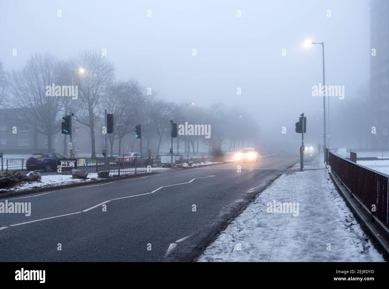 Brouillard et neige, Airbles Road. Motherwell, Lanarkshire, Écosse Banque D'Images
