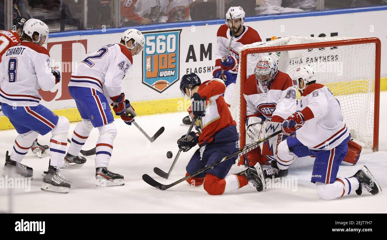 Cinq Canadiens de Montréal défendent contre le Scoviour de Colton de Florida Panthers, au milieu, dans la première période au BB&T Centre à Sunrise, en Floride, le samedi 7 mars 2020. Les Panthers ont gagné, 4-1. (Al Diaz/Miami Herald/TNS) Banque D'Images
