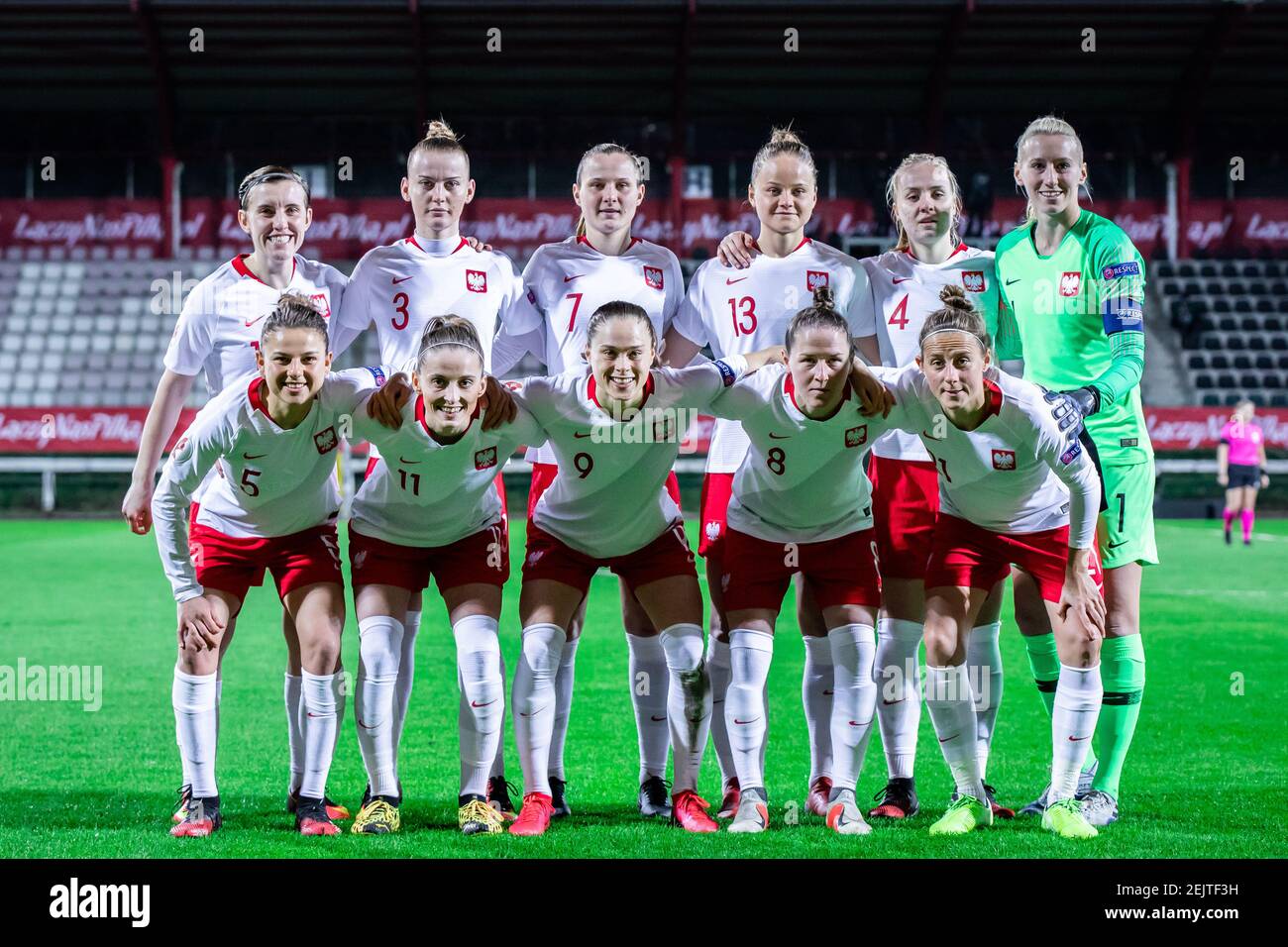 Pologne l'équipe nationale féminine de football pose pour une photo avant  le match de qualification DES femmes DE l'UEFA À L'EURO 2021 entre la  Pologne et la Moldavie au stade Polonia. (Note