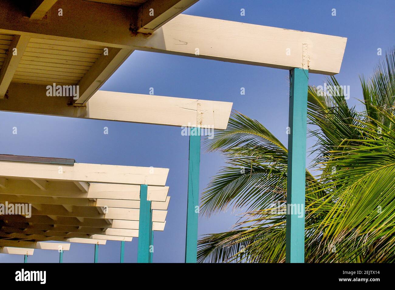 Les cabanas classiques en bord de mer de l'ancien Surf Club à Surfside, Miami Beach, Floride, font maintenant partie de l'hôtel four Seasons. Banque D'Images