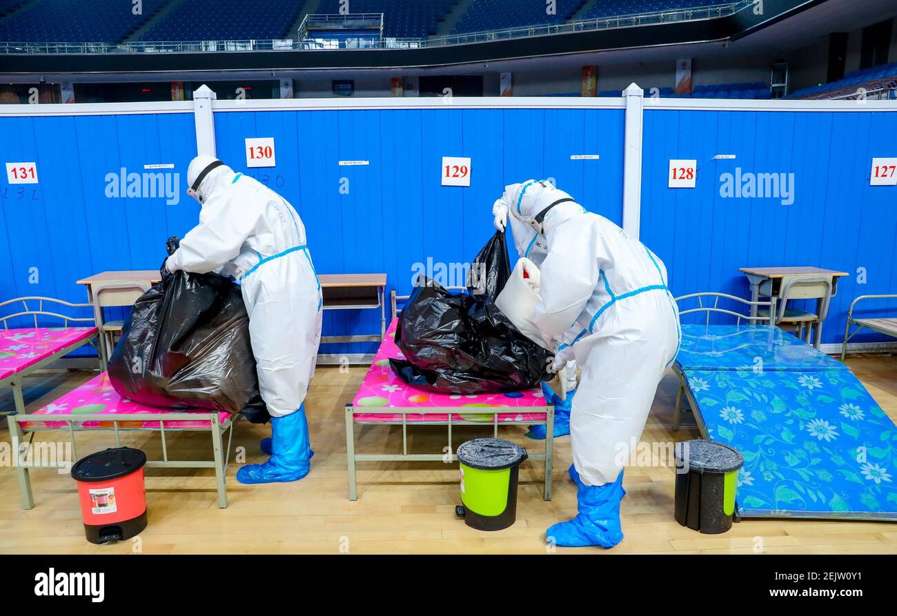 Tous les 16 hôpitaux de Wuhan sont officiellement fermés après la sortie des 49 derniers patients du stade Hongshan à Wuhan, Hubei, Chine le 10 mars 2020.(photo de TPG/cnspotos) (Photo par le haut photo/Sipa USA)les 16 hôpitaux de Wuhan sont officiellement fermés après que les 49 derniers patients ont quitté le stade Hongshan de Wuhan, Hubei, Chine le 10 mars 2020. (Photo par TPG/cnspatos) (photo par Top photo/Sipa USA) Banque D'Images