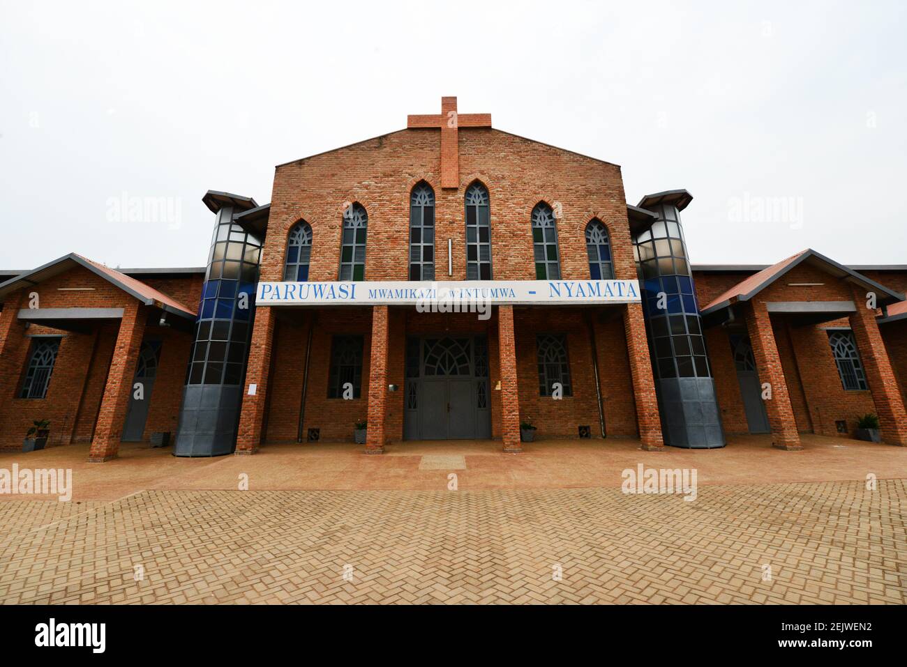 église catholique en afrique Banque de photographies et d’images à ...