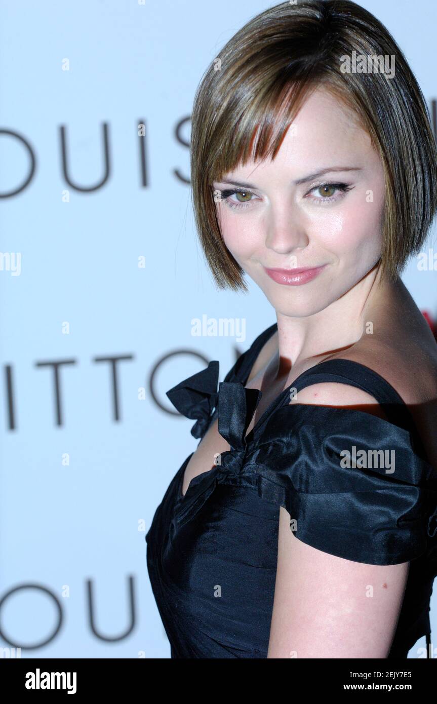 L'actrice Christina Ricci assiste aux arrivées du Gala Louis Vuitton célébrant l'exposition Murakami à Geffen Contemporary au MOCA le 28 octobre 2007 à Los Angeles, en Californie. Crédit: Jared Milgrim/l'accès photo Banque D'Images