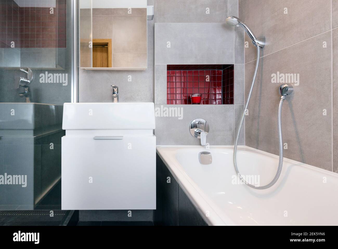 intérieur de la petite salle de bains moderne Banque D'Images