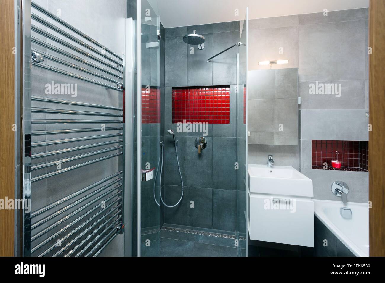 intérieur de la petite salle de bains moderne Banque D'Images