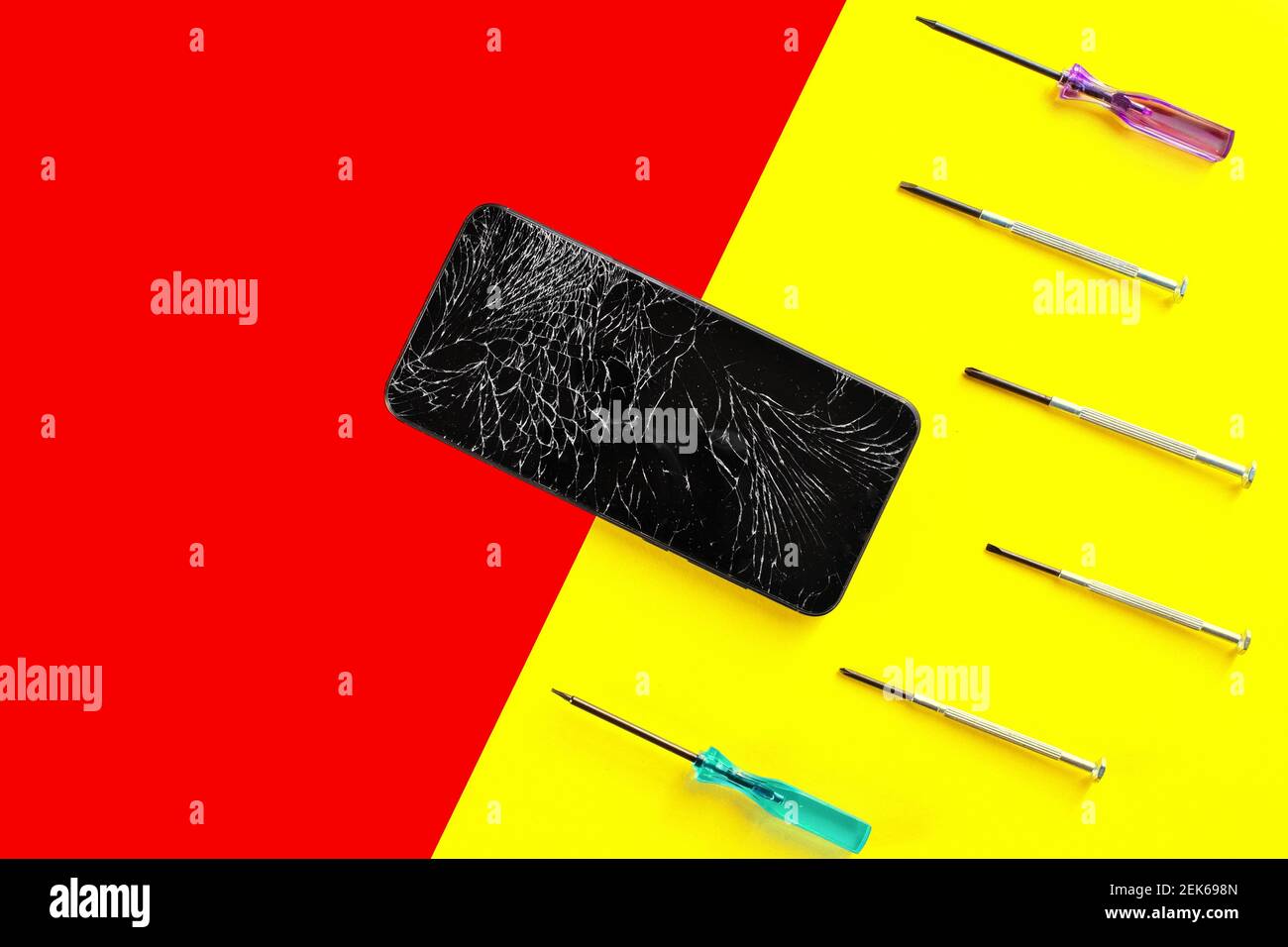 Informations de base sur les services de réparation d'appareils mobiles ou les gadgets et les smartphones avec espace de copie. Banque D'Images